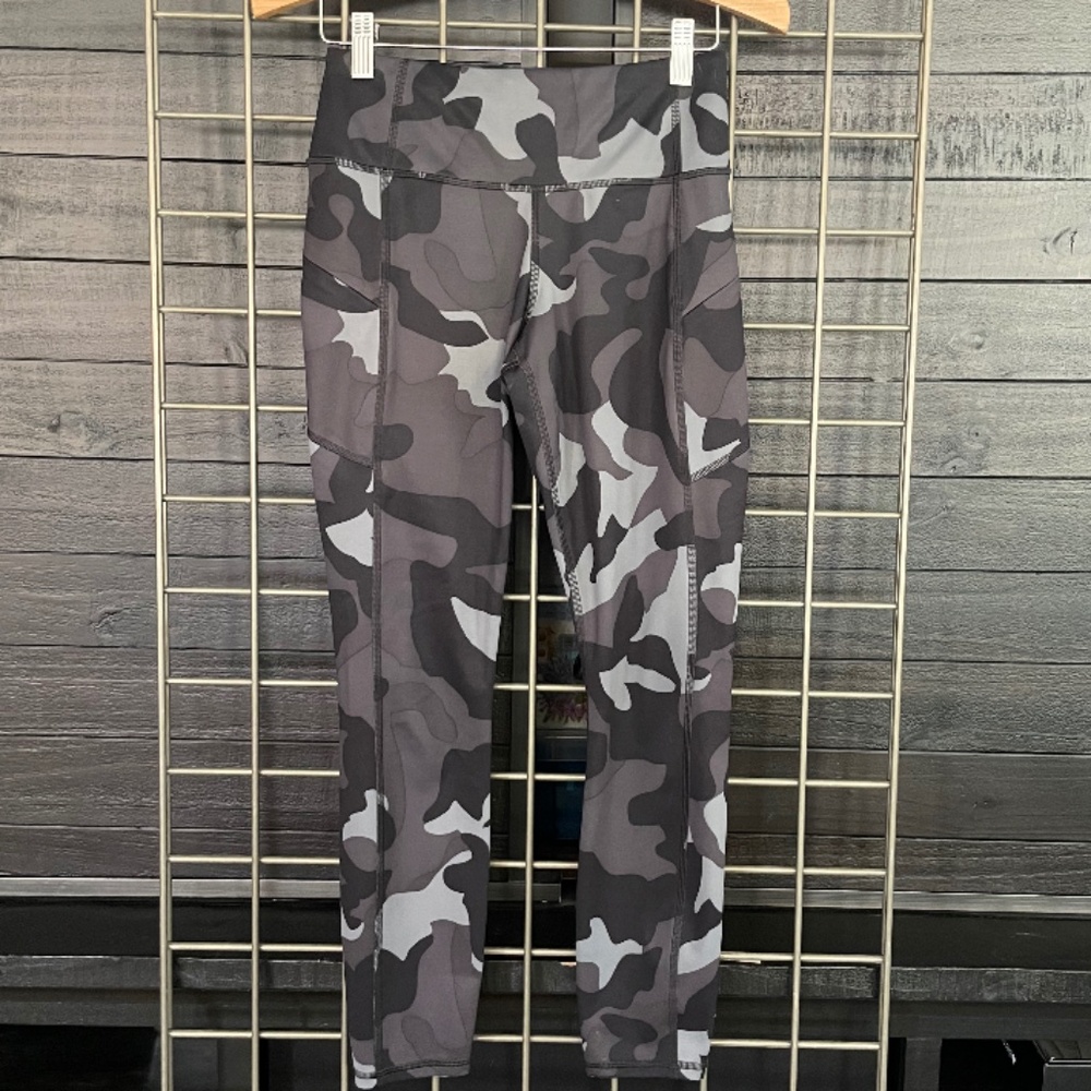 ATHLETA Camo leggings, sz XS